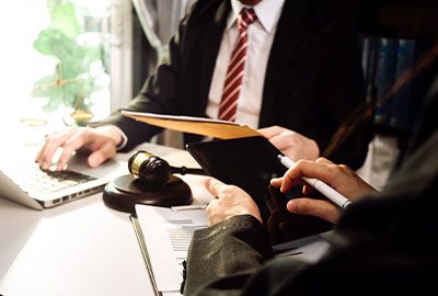 Abogados discutiendo los problemas definitorios en los procesos de Audiencias de Pereira Abogados discutiendo los problemas definitorios en los procesos de Audiencias de Pereira